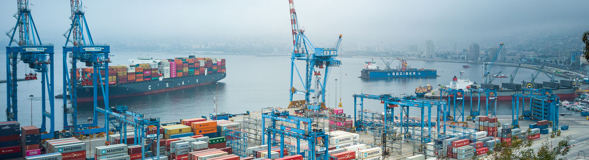 Cargo_shipping_yard_S_2560