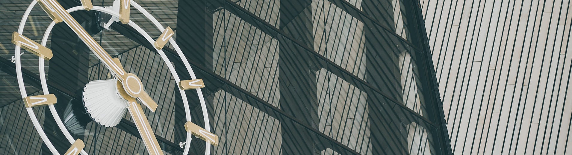 Clock on building_P_2717