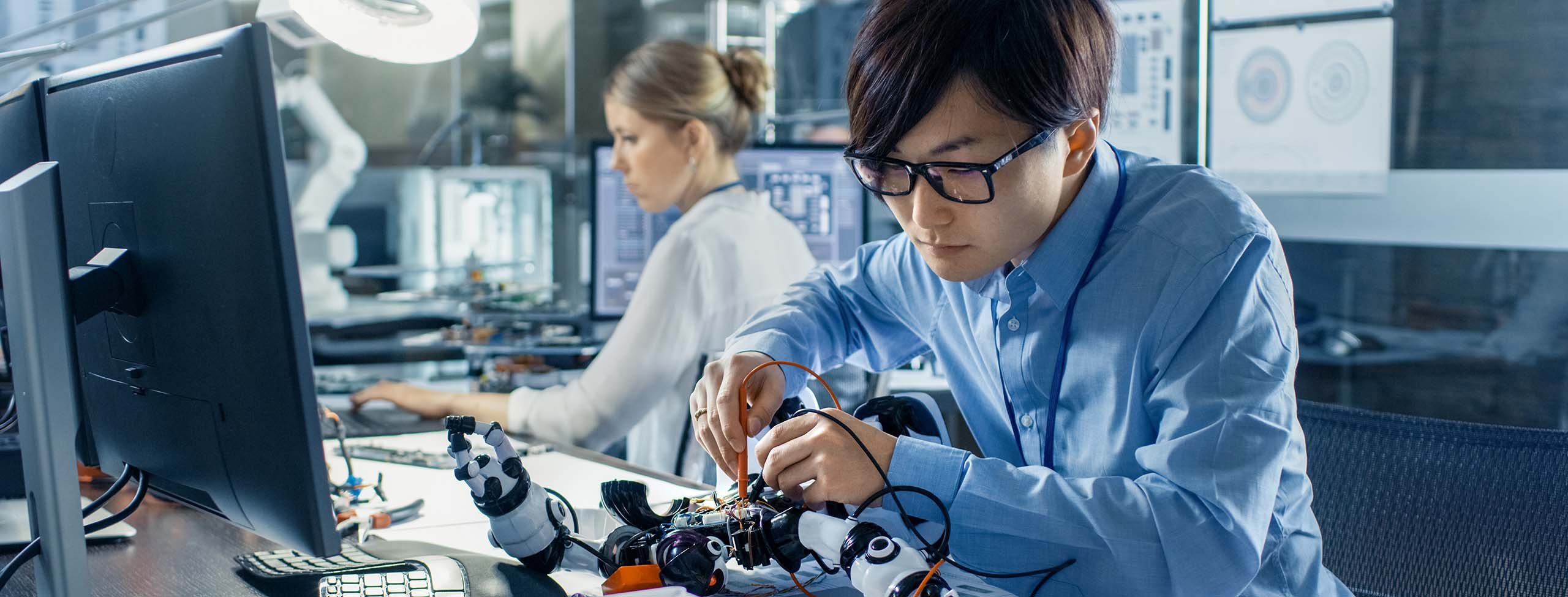 Engineer_Working_with_Robot_S_0654