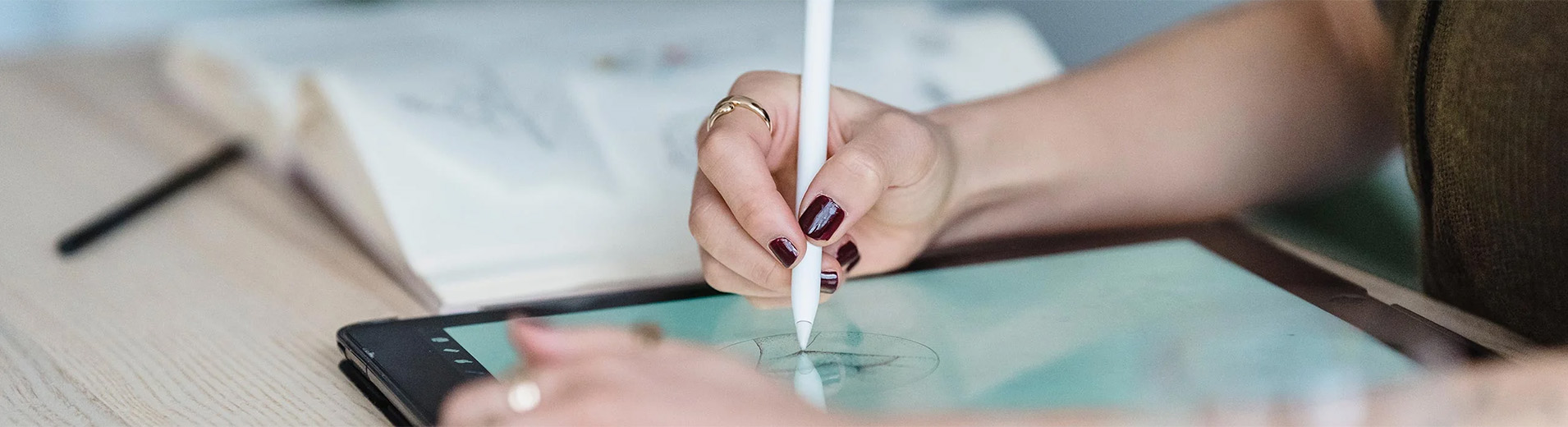 Female_designer_using_tablet_for_drawing_PPT