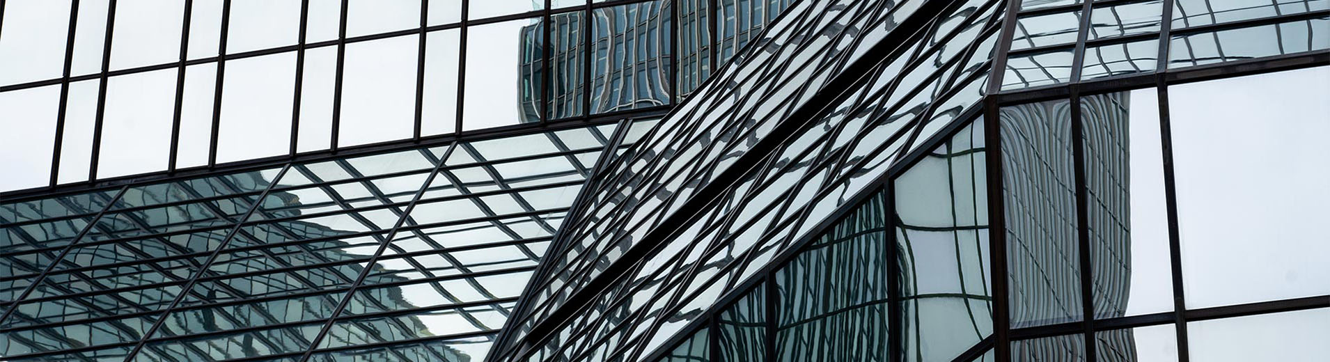 Glass building in Frankfurt_PPT