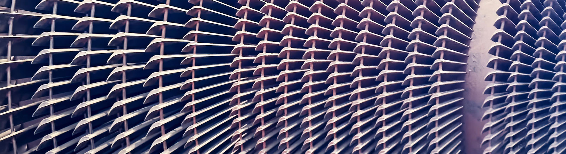 Industrial_steam_turbine_rotor_and_blades_PPT