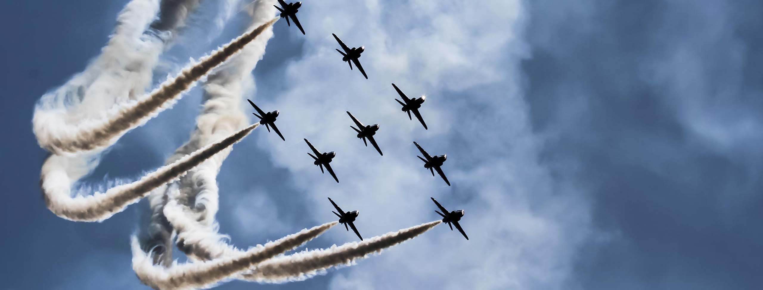 Jets_in_formation_2560x975