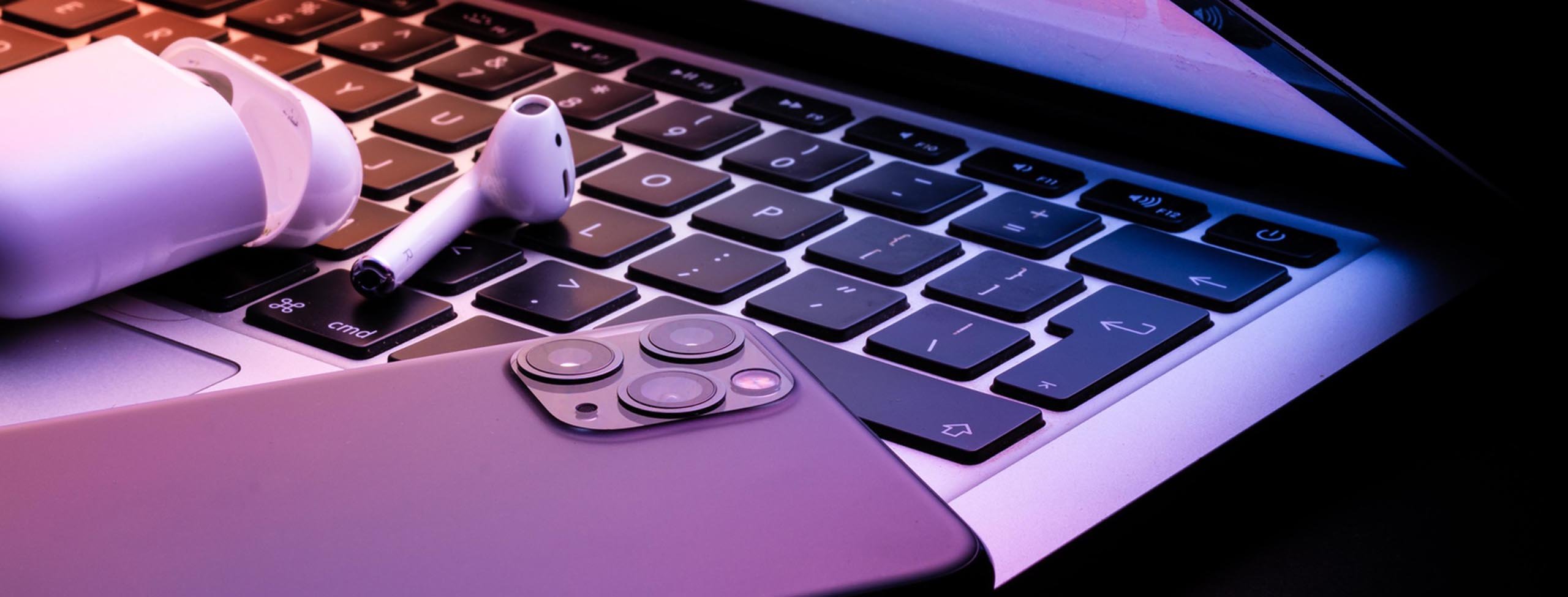 Laptop_With_A_Phone_And_Wireless_Earphones_S_2311