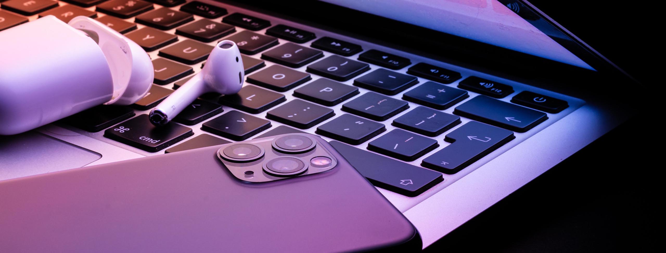 Laptop_With_A_Phone_And_Wireless_Earphones_S_2311