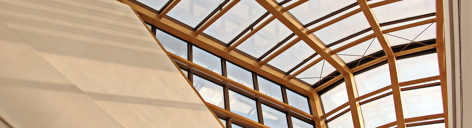 Large_windows_at_top_of_building_PPT