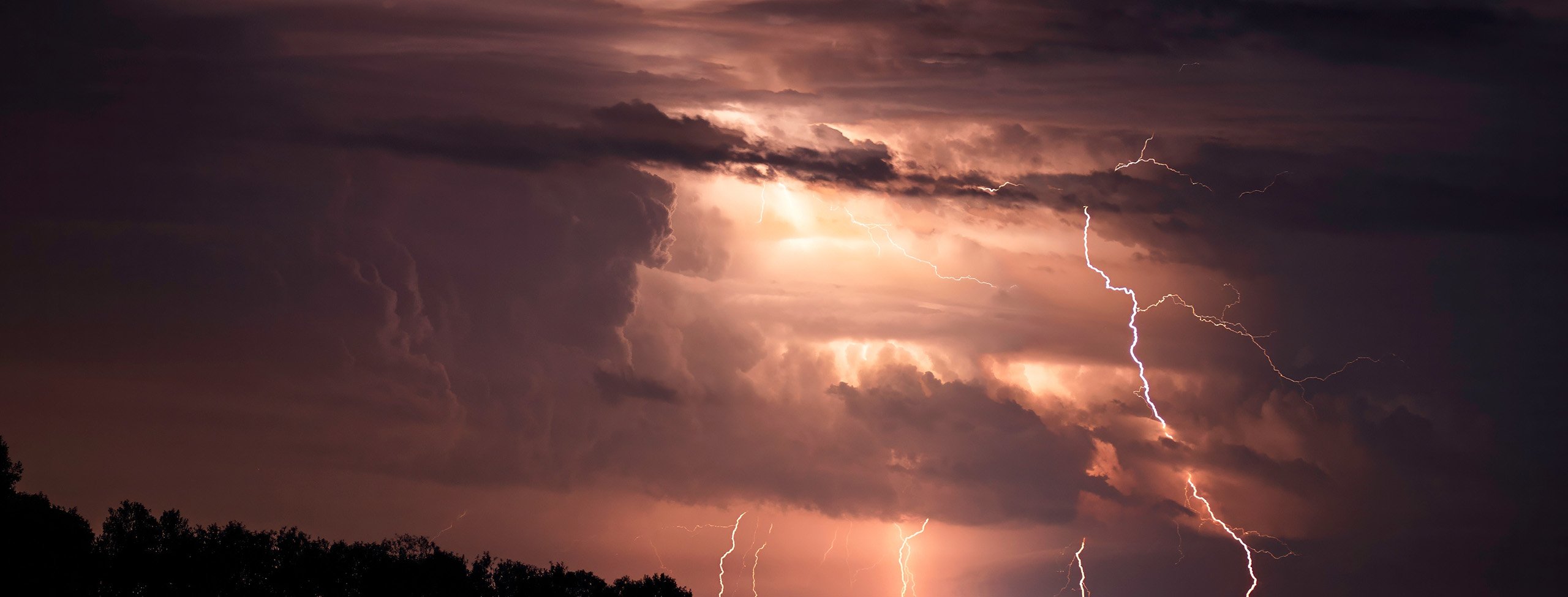 Lightning storm 2560x975