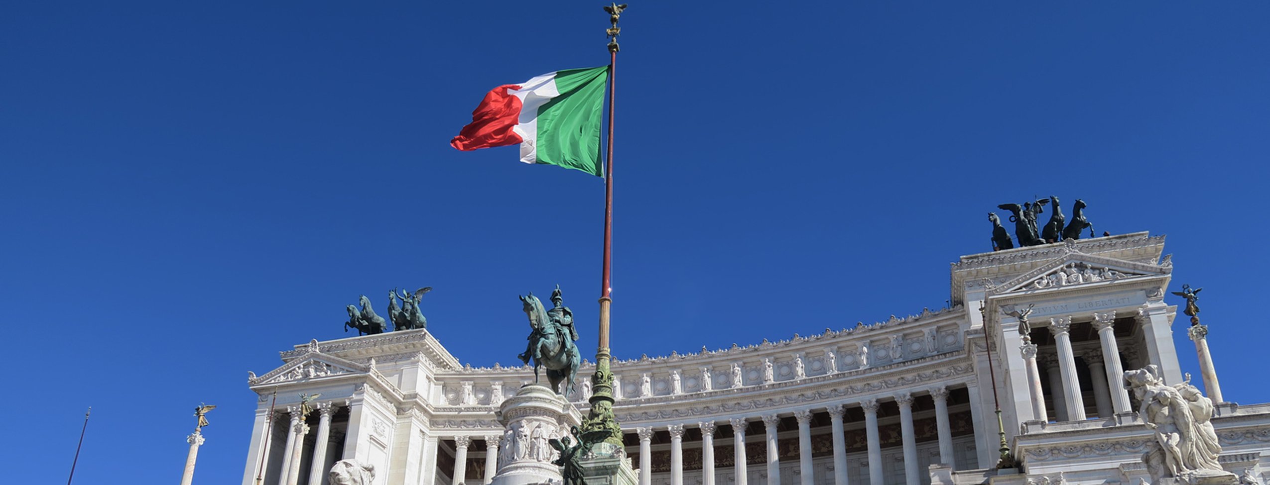 Monument_Rome_Parliament_S_0568