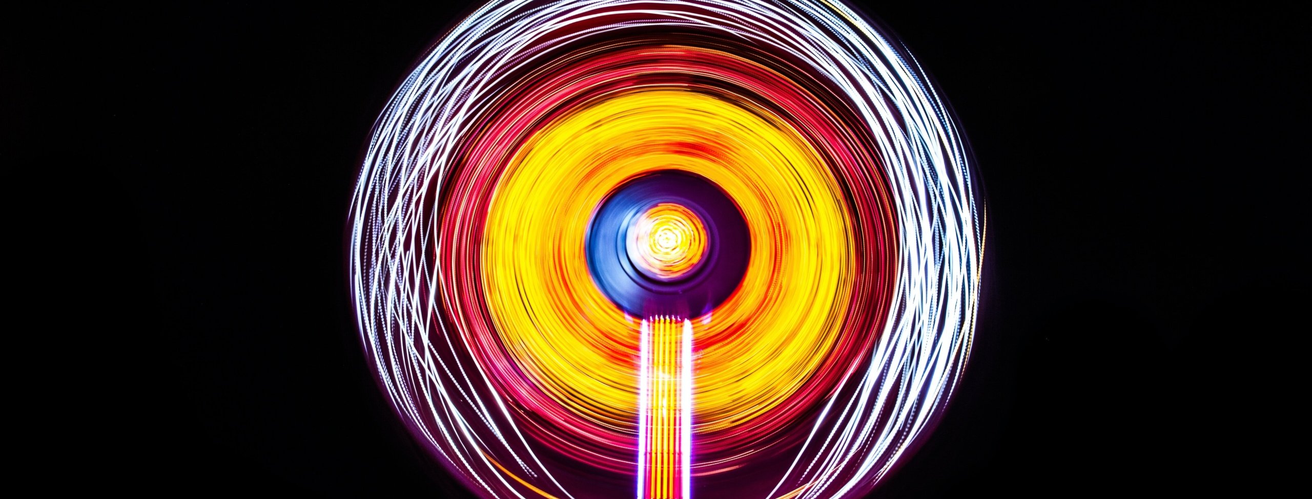 Spinning ride with lights