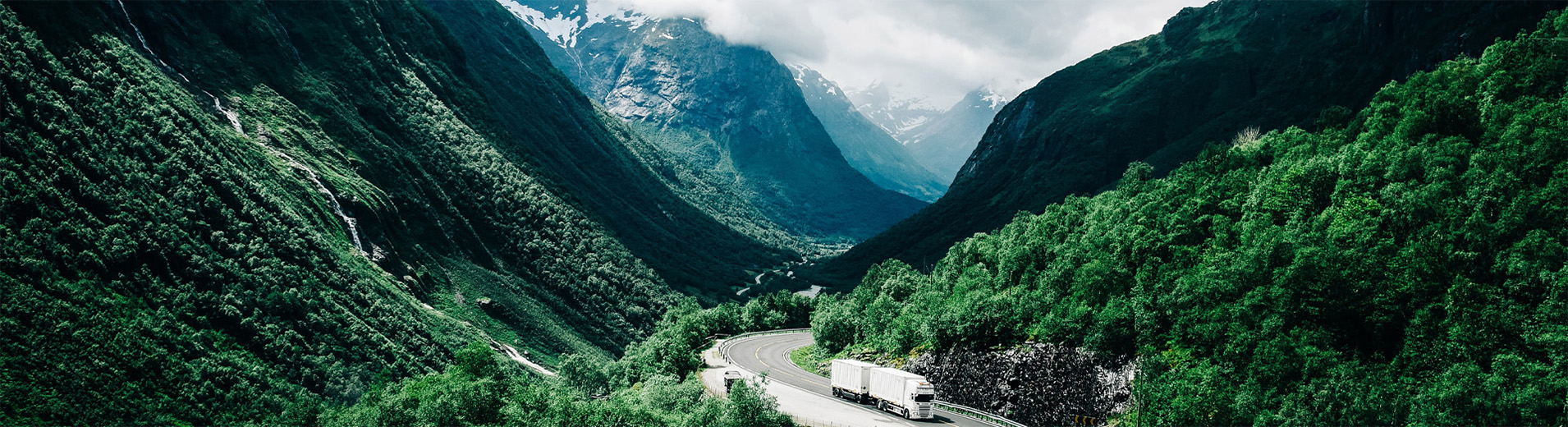Truck_on_Road_S_0348_PPT