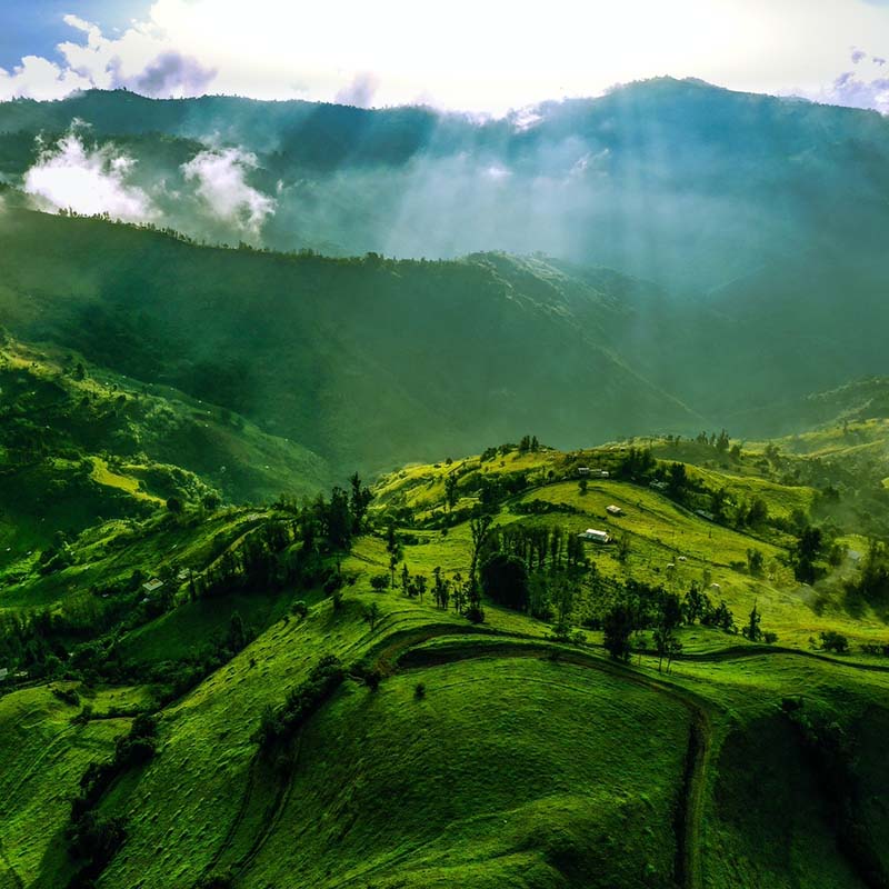 Green_Fields_In_Pinllopata_Ecuador_P_2288-L1v2