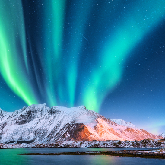 Northern_Lights_Mountains_S_0404-547x547-8016cff