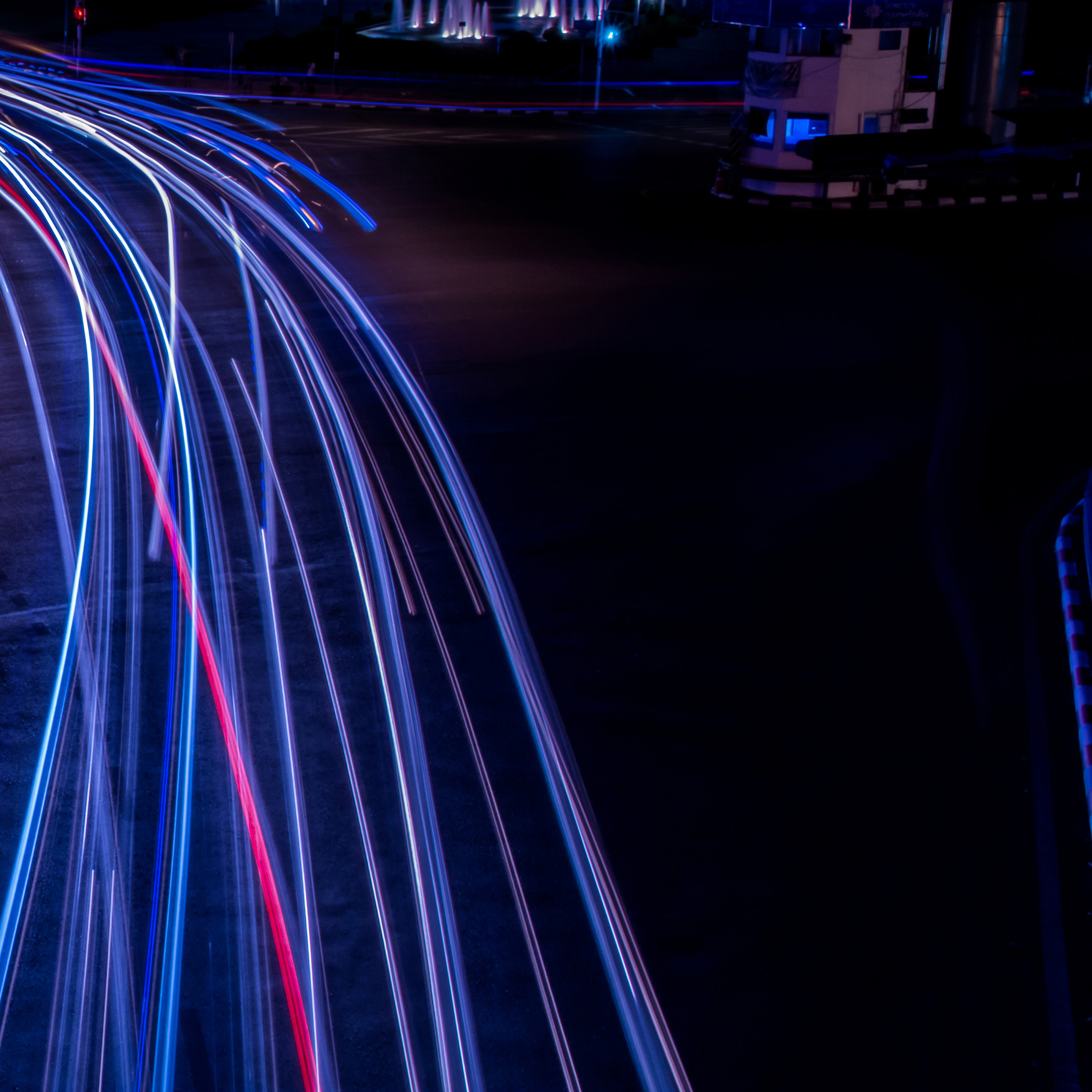 Neon_light_trail_N_2360