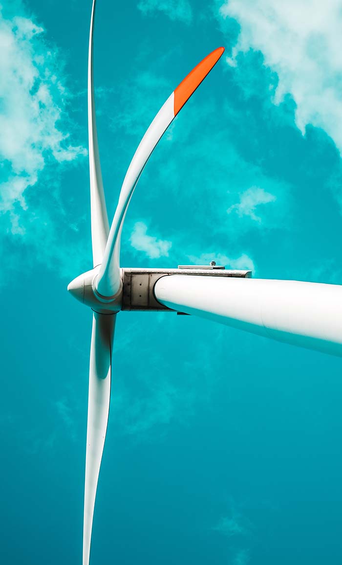 Wind_Turbine_Close-up_S_1181 700x1155