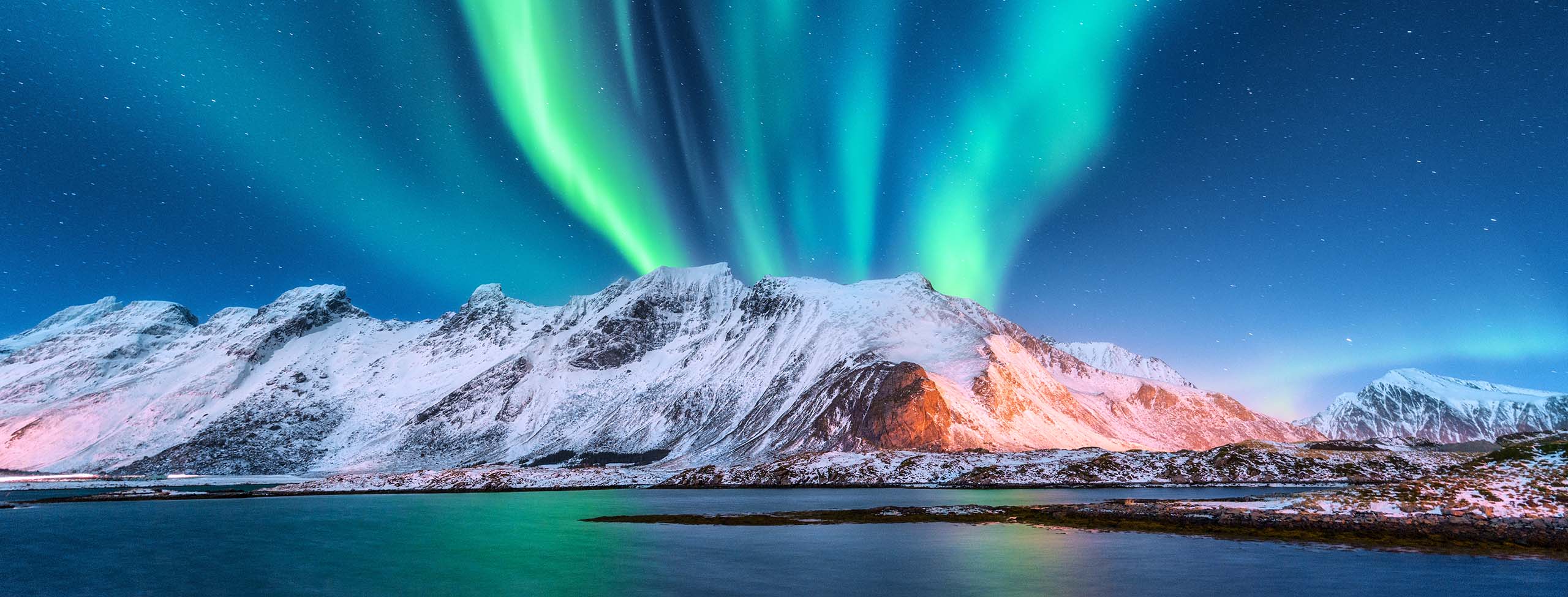 Northern_Lights_Mountains_S_0404 2560x975