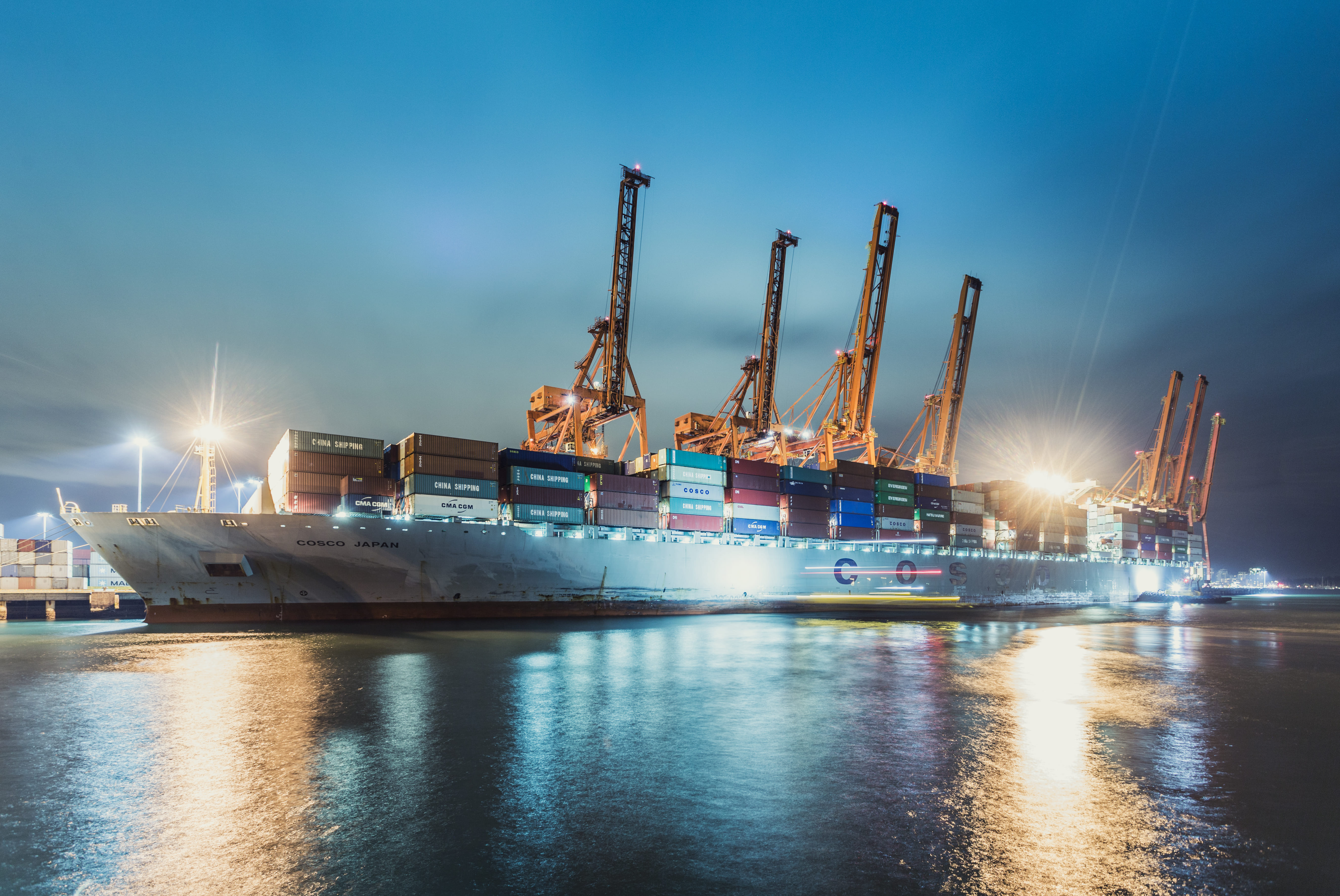  Loaded ship en route globally