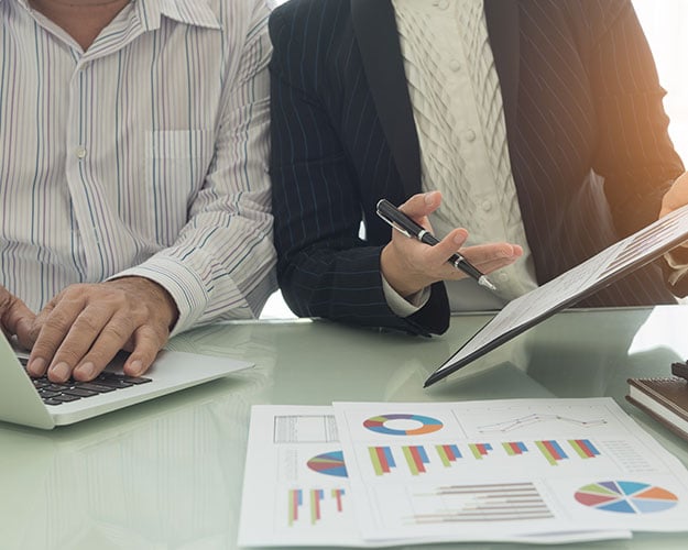 two people sharing data