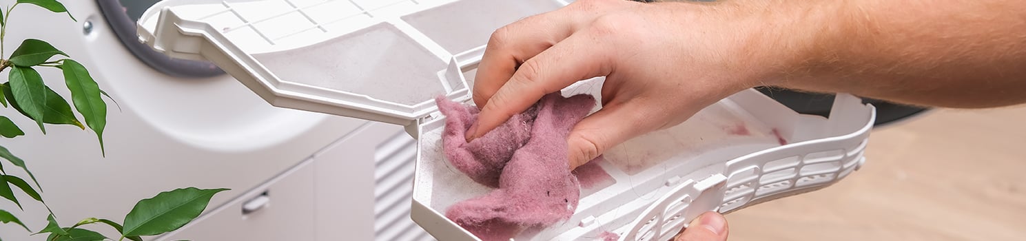hands cleaning lint trap