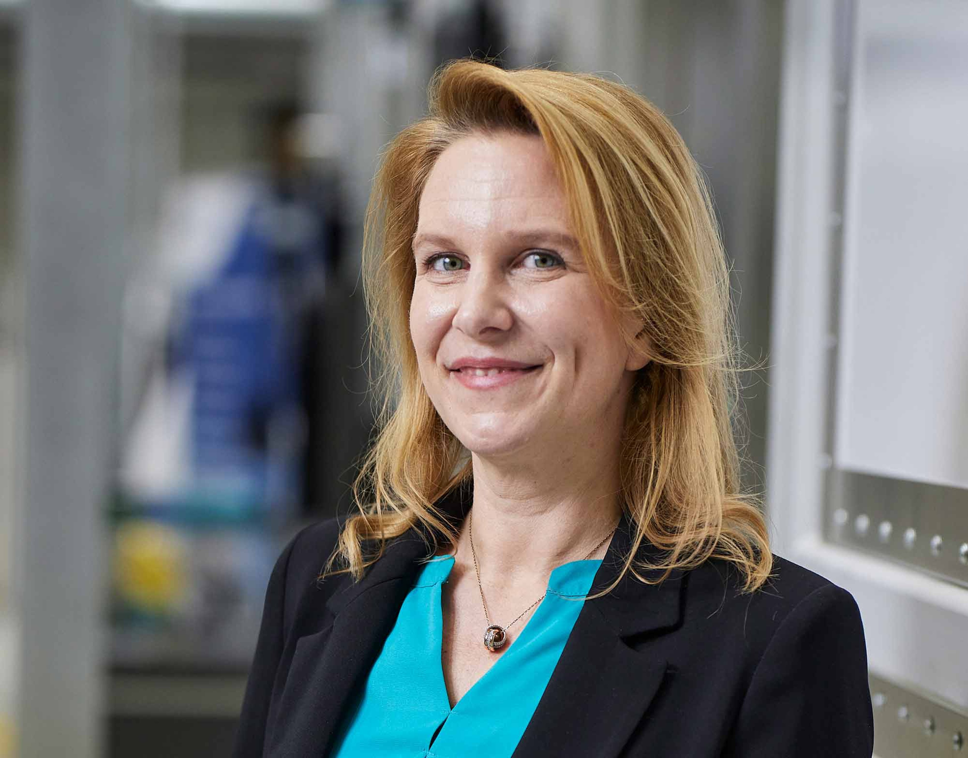 Portrait of Nicole Neub, Director of the Battery Technology Business Unit at Exyte’s subsidiary Exentec and expert for mini environments