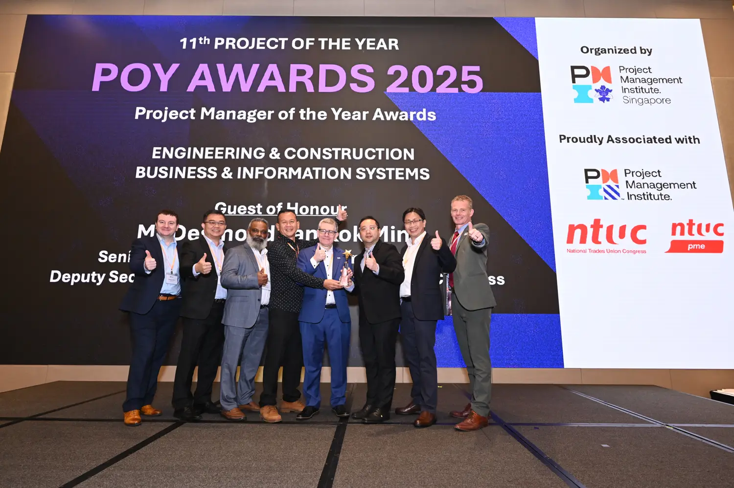 Alcon and Exyte's project team accepting the award