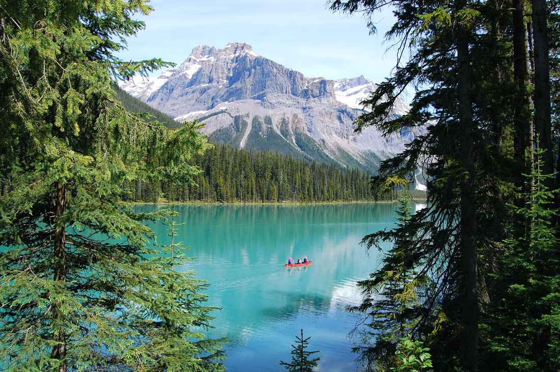 A canoe on a blue lake in the mountains.