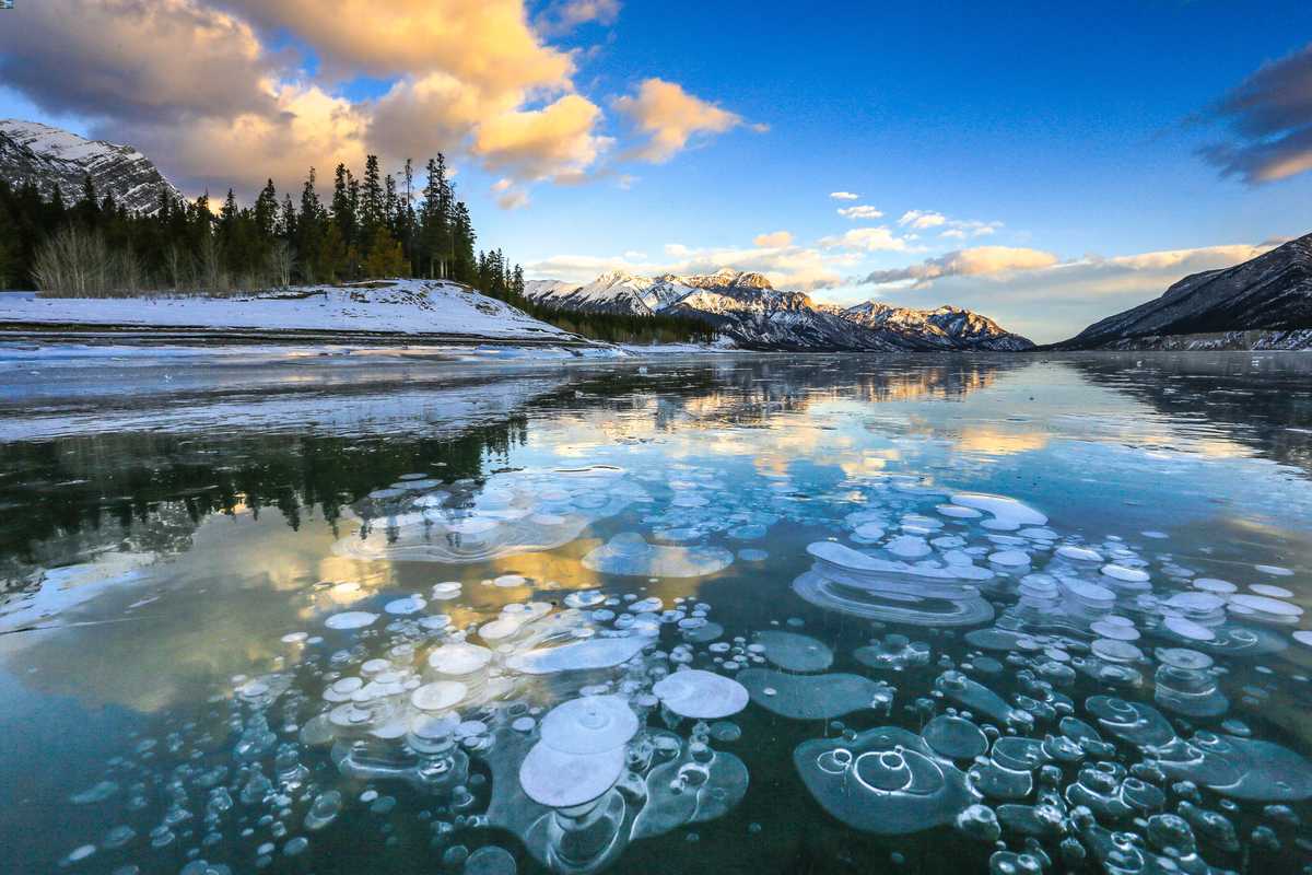 Frozen bubbles on a lake in the mountains