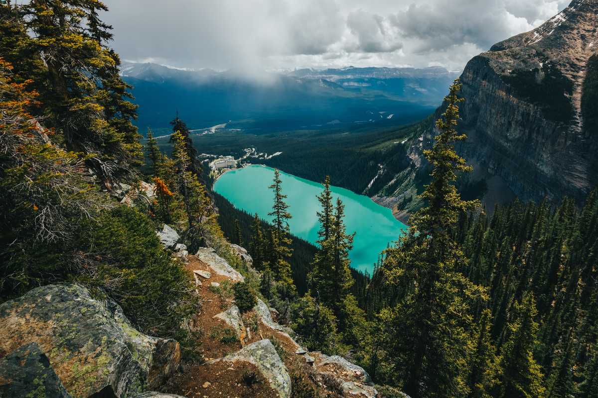 View of Lake Louise from the Beehive lookout