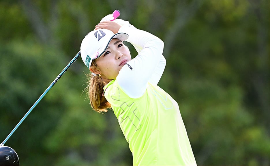 プロゴルファー古江彩佳選手のショットシーン