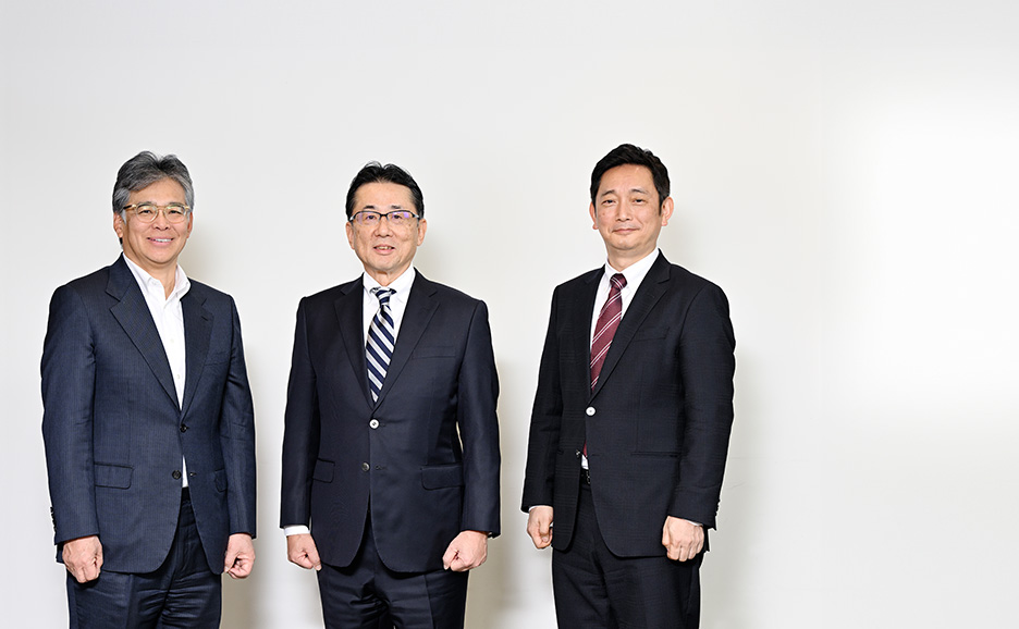 富士通 代表取締役社長 時田 隆仁 (左)、三菱食品 代表取締役社長(兼)CSO 京谷 裕 氏 (中央)、三菱食品 執行役員 CIO(兼)デジタルソリューション本部長 石﨑 智晴 氏