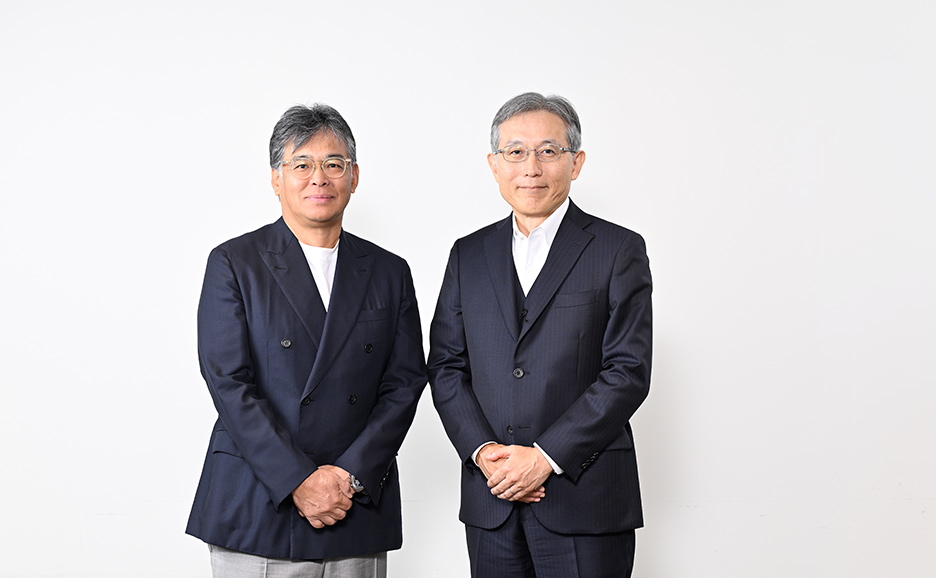富士通 代表取締役社長 時田 隆仁(左)と みずほフィナンシャルグループ 取締役 兼 執行役 グループCIO 金澤 光洋 氏(右)