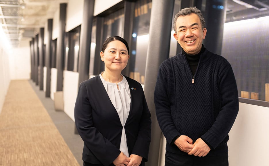 東京大学 大学院情報学環 教授 ユビキタス情報社会基盤センター長 越塚 登氏と富士通 マネージャー、博士(環境科学)永野 友子