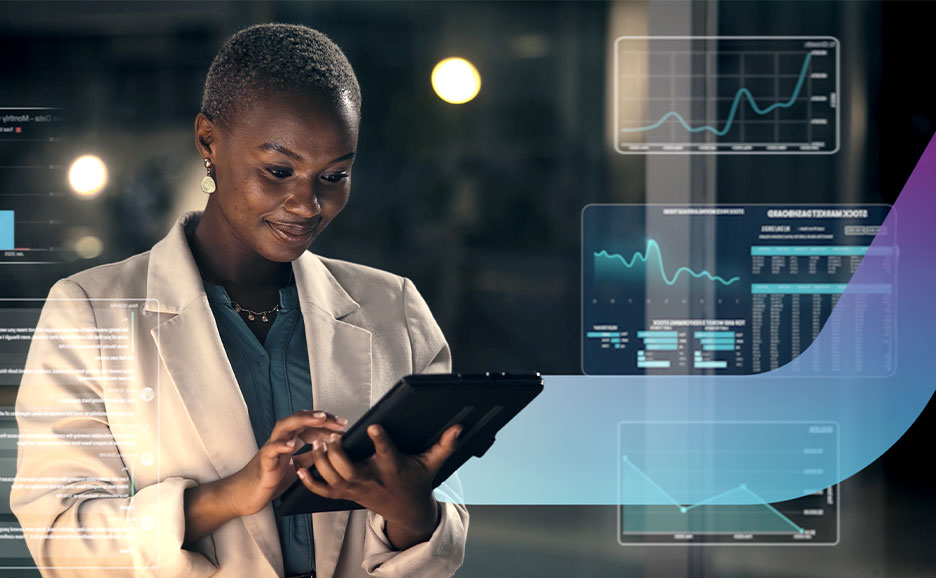 Geschäftsfrau nutzt ein Tablet vor digitalen Dashboards mit Diagrammen und Datenanalysen in moderner, technologieorientierter Umgebung