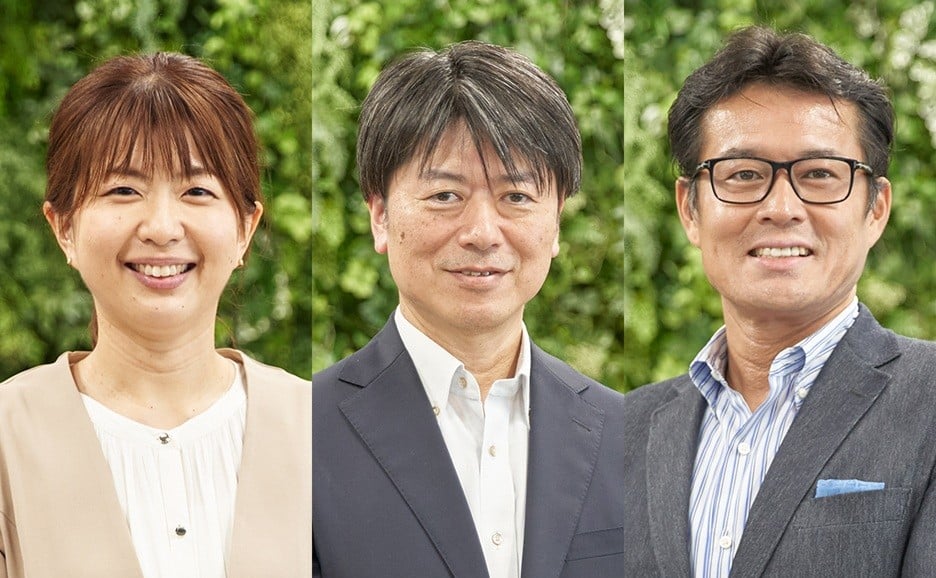 法政大学キャリアデザイン学部・大学院 教授 田中 研之輔 氏(右)、富士通株式会社 取締役執行役員 SEVP CHRO 平松 浩樹(中央)、株式会社富士通ラーニングメディア 小西 千晴(左)
