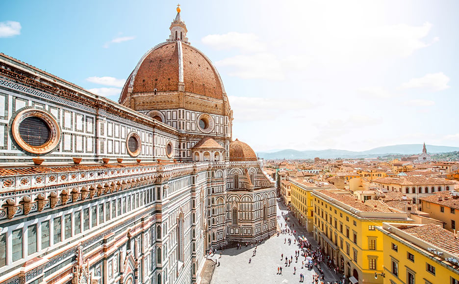 イタリアのフィレンツェにあるドゥオーモ(サンタ・マリア・デル・フィオーレ大聖堂)の鳥瞰図。