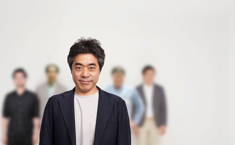 An image with Toshio Yoshida in the center and rest of interviewee in the background.