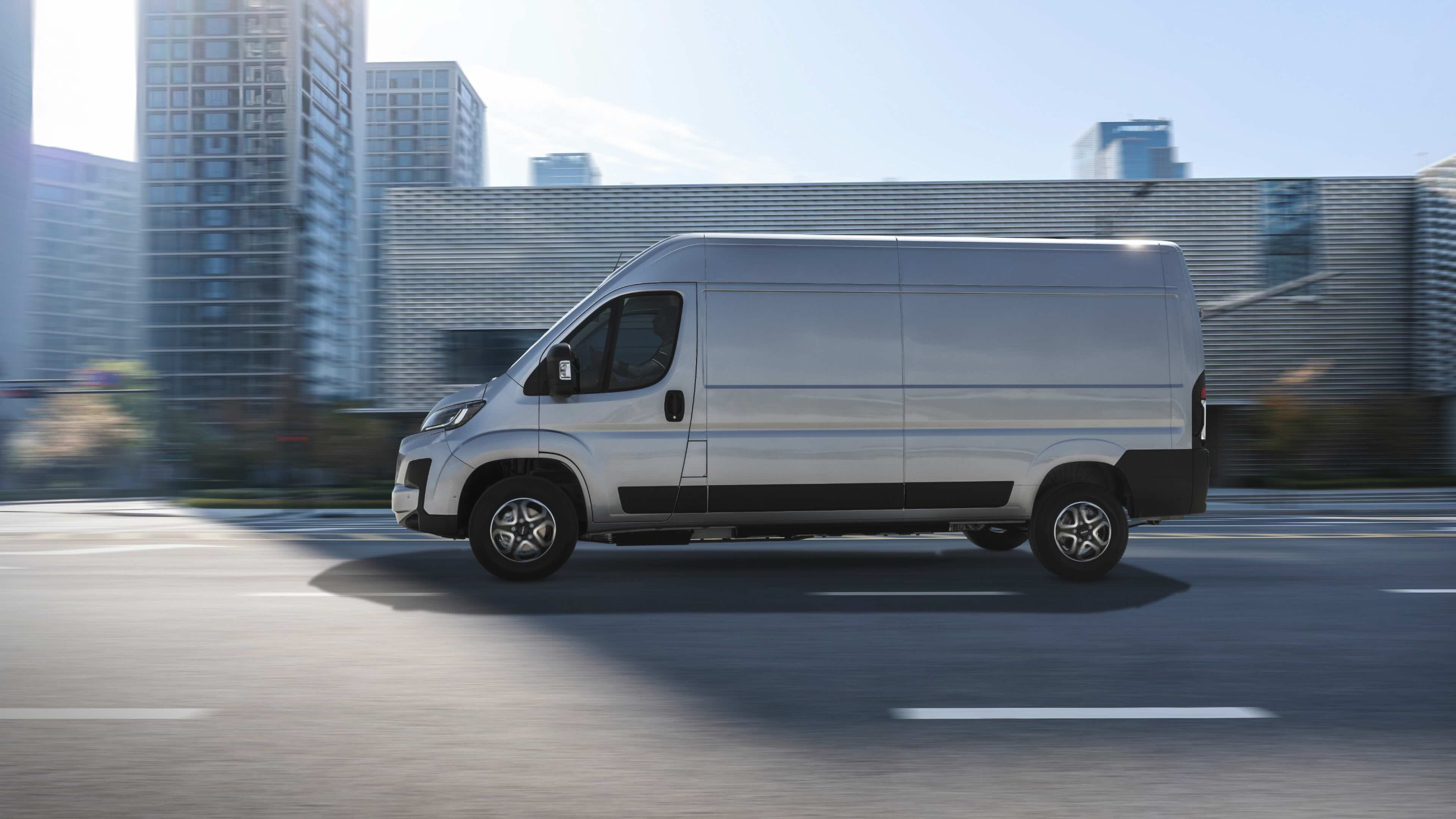 IVECO eSuperJolly — furgon electric