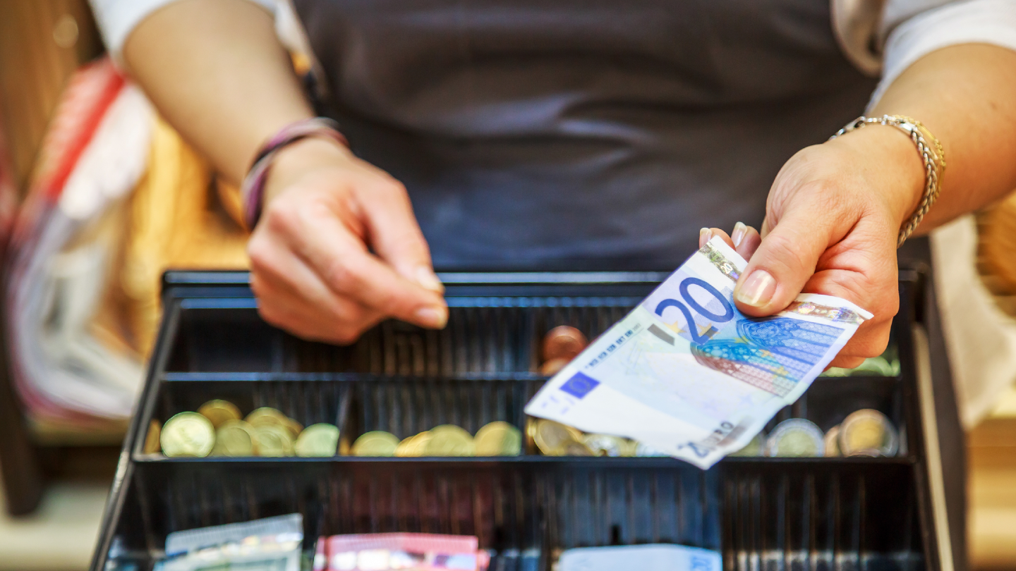 Blog-1440x810-1_cash-handling-food