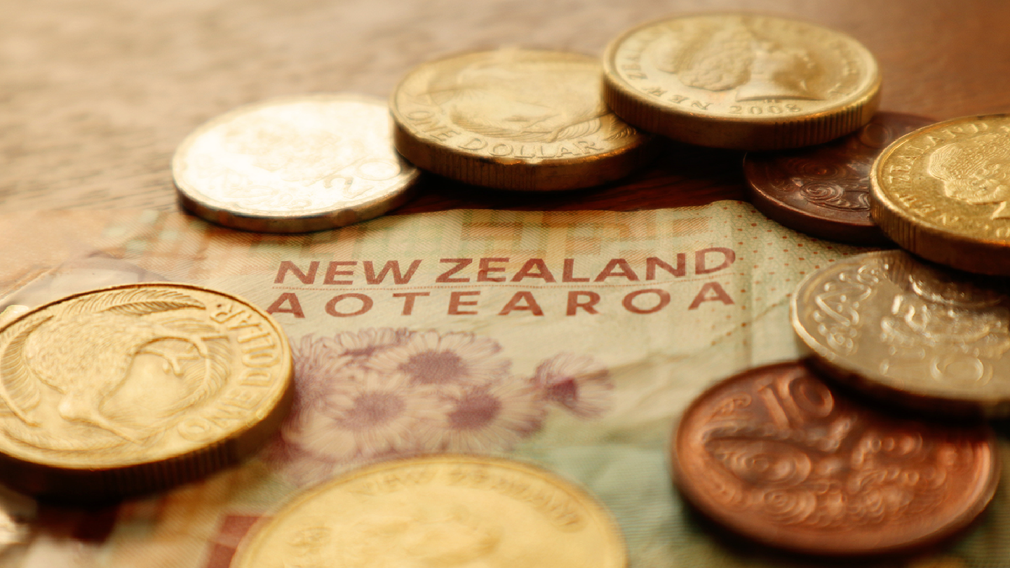 Blog-1440x810-2b_who-holds-the-cash