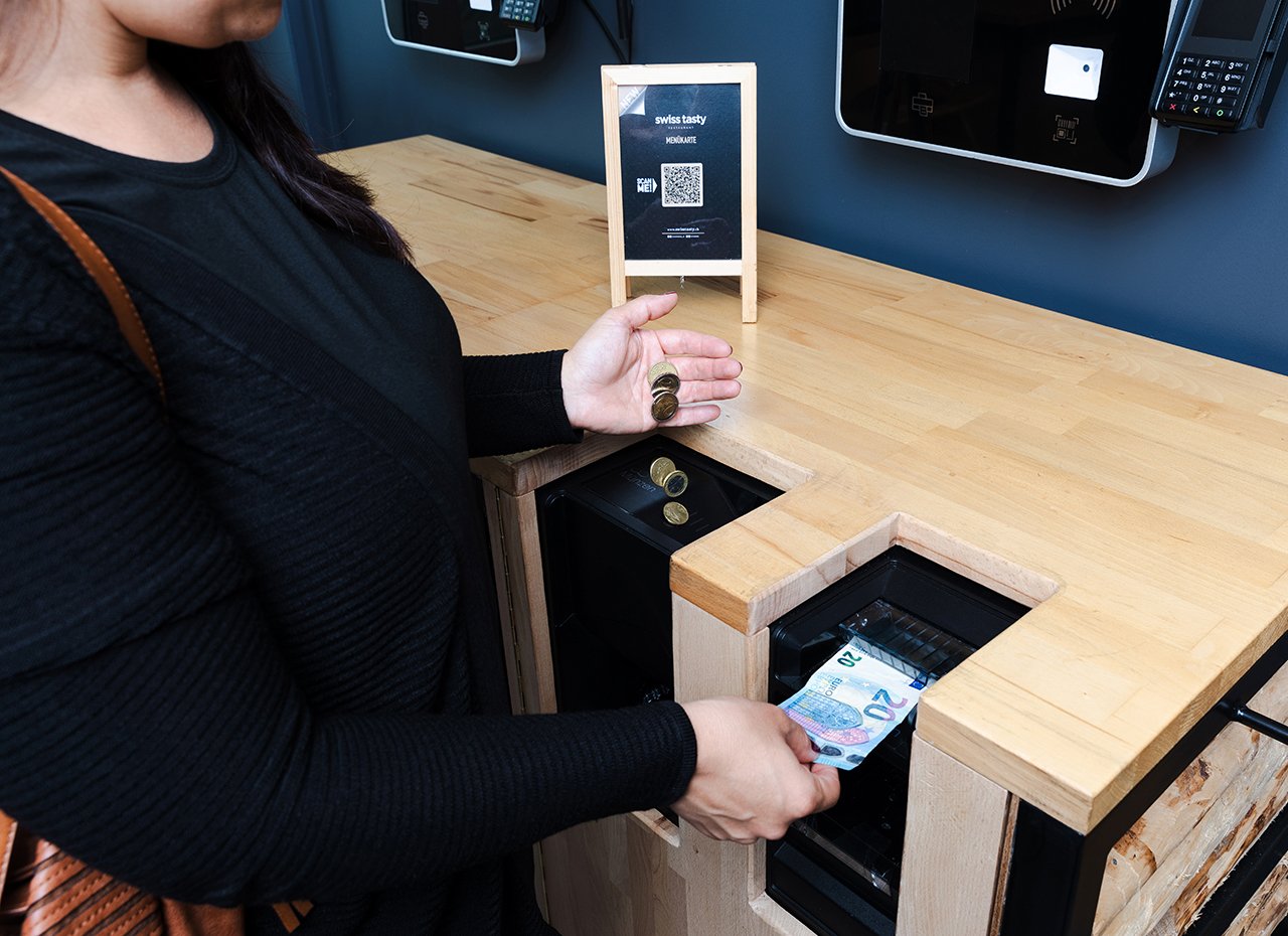 Einzahlung in einem Bargeld-Recycler