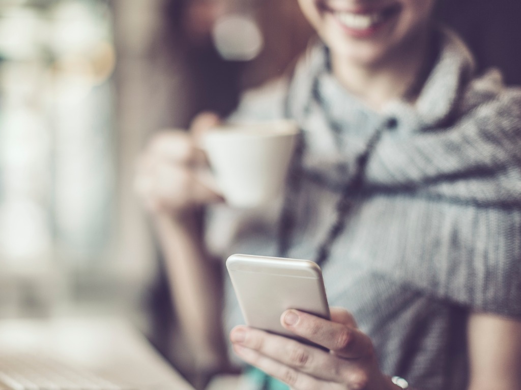 working-in-a-caf-picture-id520882136