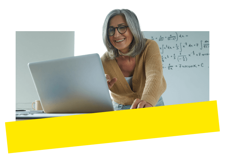 Une éducatrice dispense un cours en visio à son élève via un ordinateur portable en utilisant GoTo Connect.