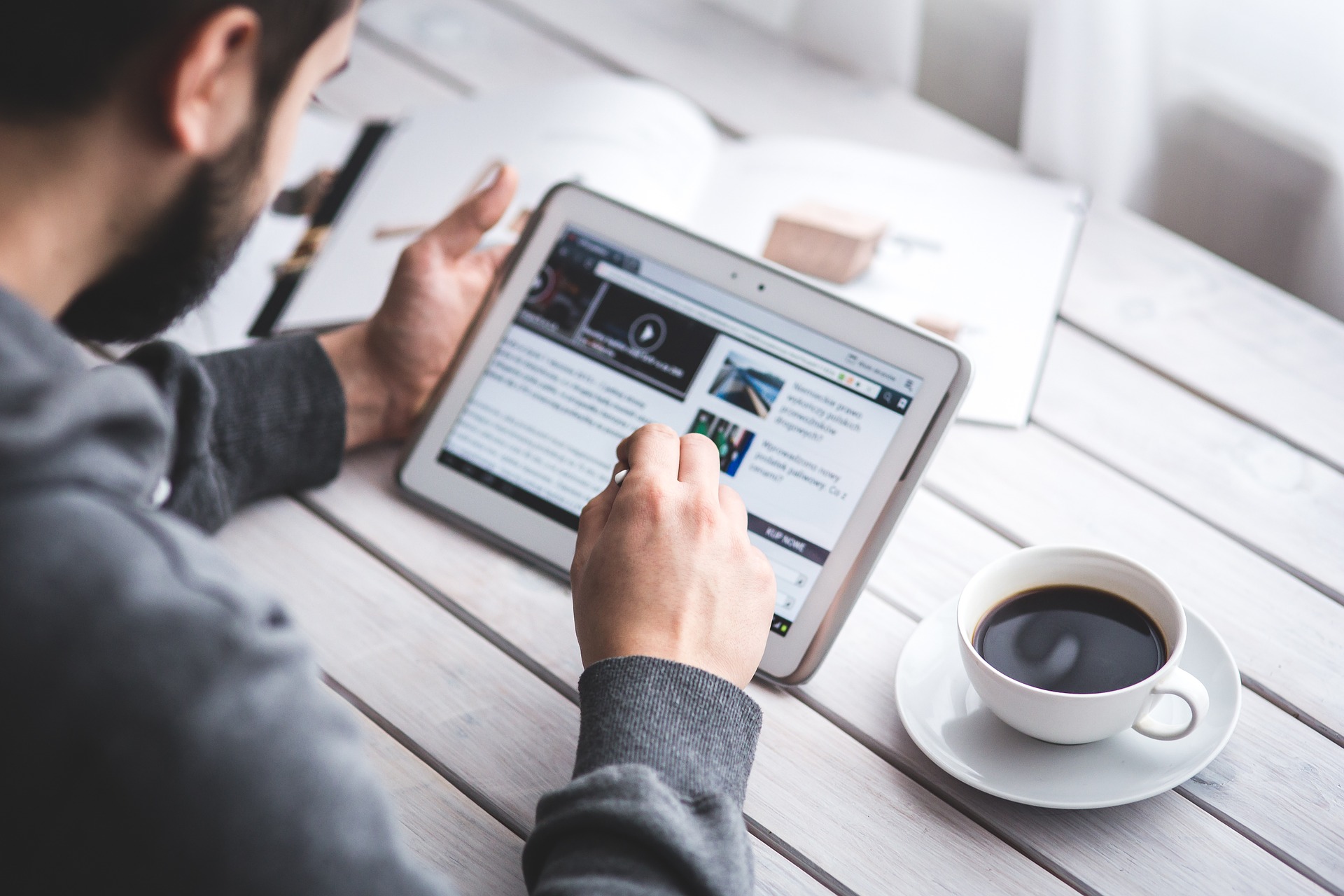 blog-on-tablet-jpg