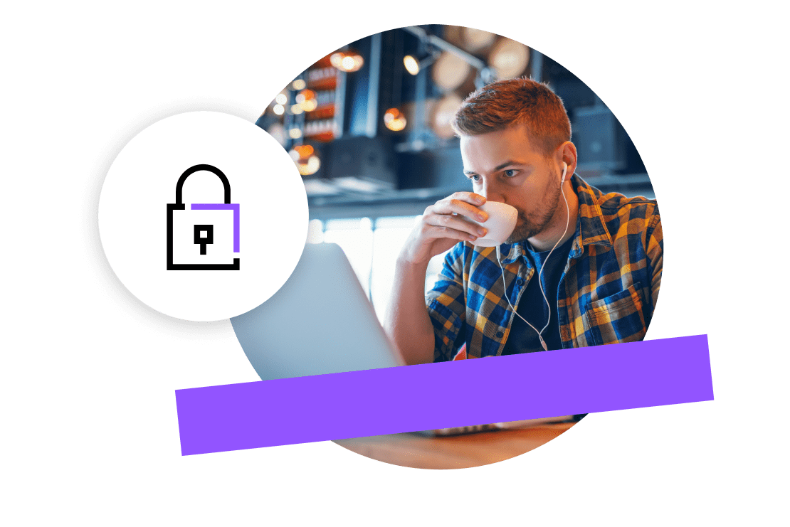 Homem usando recurso de controle remoto do GoTo Resolve para trabalhar com segurança em casa.