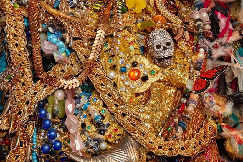 a pile of jewelry and jewels