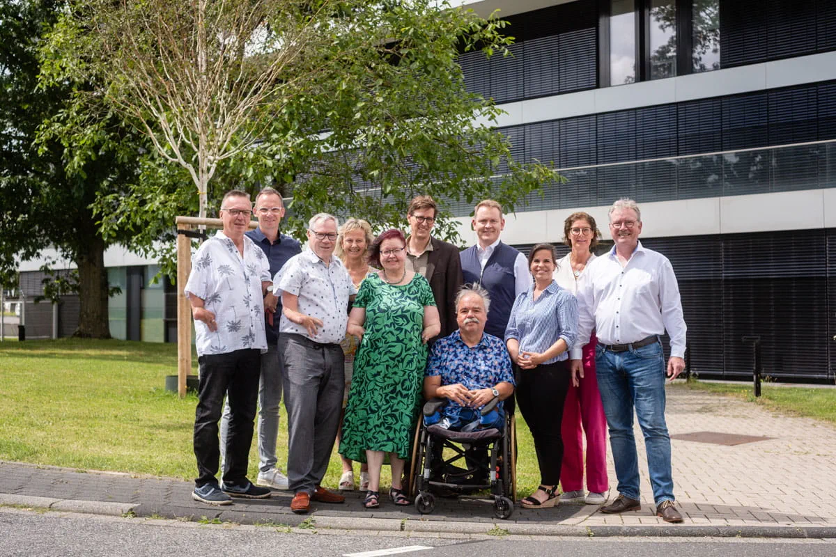 Gruppenfoto-Bundesverband-Contergangeschaedigter-Stiftung