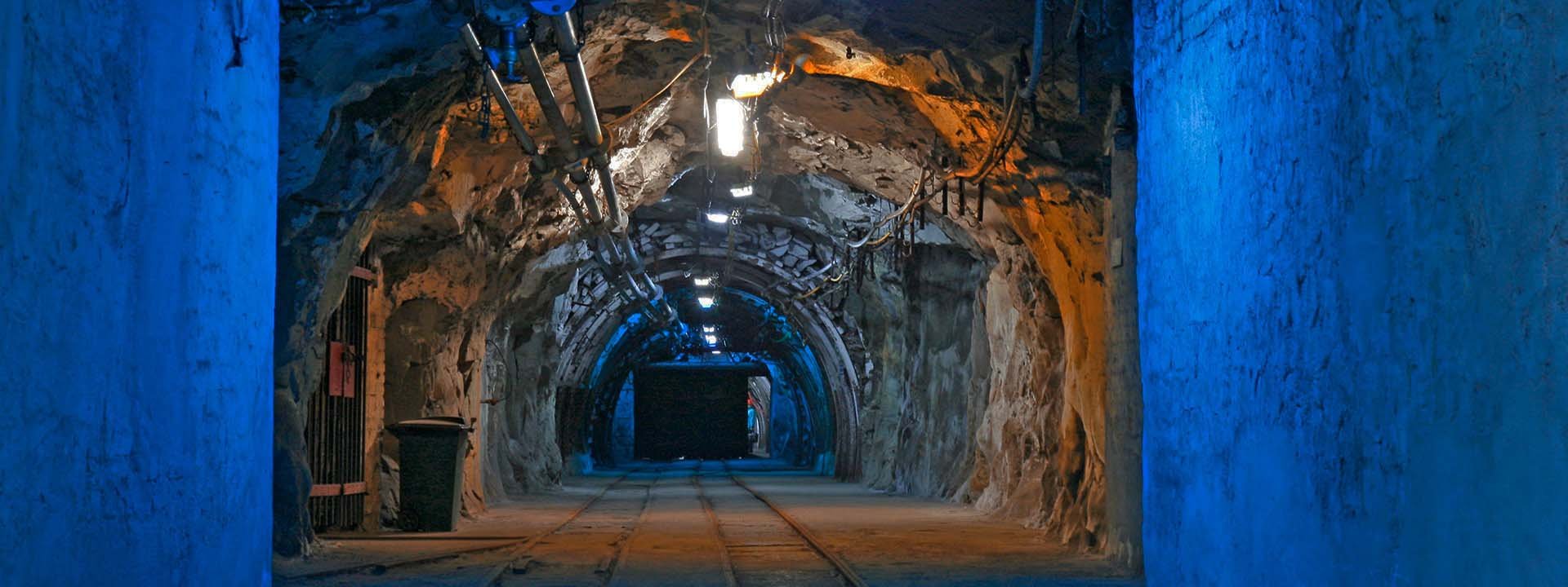 Mine tunnel 