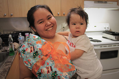 En Hatch nos esforzamos por apoyar a las comunidades en las que trabajamos, y es así como vimos una oportunidad de brindar apoyo a la comunidad de Cheslatta y alegrarles la temporada de fiestas a 40 niños de esta comunidad. 