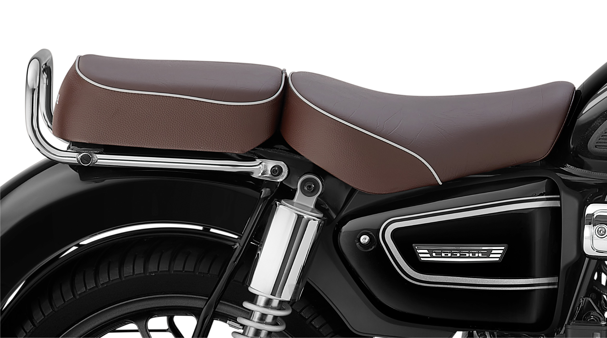 Honda CB350C – Split Seat — Ensures superior comfort for both rider and pillion on long journeys.