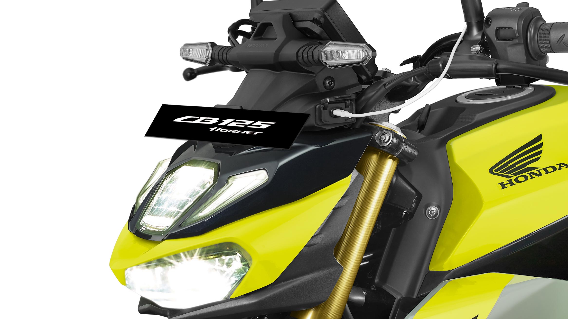 Honda CB 125 Hornet – Universal USB C charging — Keeps your phone charged on every ride.