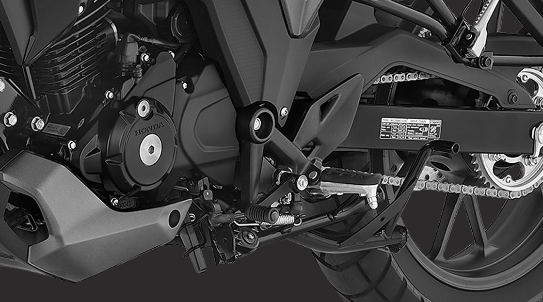 Honda NX200 – Assist/Slipper Clutch — Enables quick shifting and prevents rear wheel hopping.